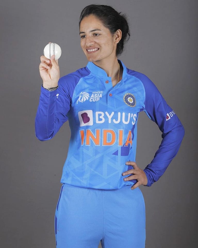 रेणुका सिंह ने विकेट लिया, रॉयल चैलेंजर्स बेंगलुरु महिला बनाम गुजरात जाइंट्स महिला मैच, पहला पावर प्ले, 3 ओवर दाल दिया या 3 ओवर, दयालन हेमलता को 4 ओवर, बेथ मूनी (विकेटकीपर) को आउट कर दिया या लोस्कोरिंग मैच, आरसीबी को दोबारा मैच, वापस किया।